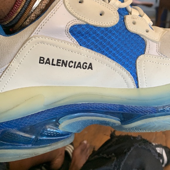 I don’t haveThe box anymore but I could provide one for you - Picture 6 of 9